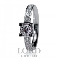 Anello Donna Solitario in Oro Bianco con Diamante Centrale ct. 0.40 e ct. 0.55 G VS- IO LUCE Giorgio Visconti